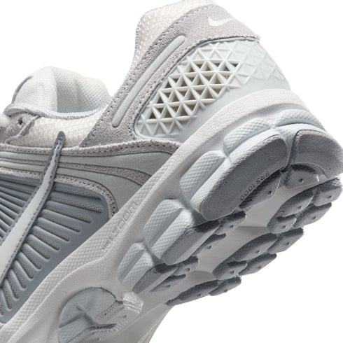 NIKE Zoom Vomero 5 Womens Sneakers